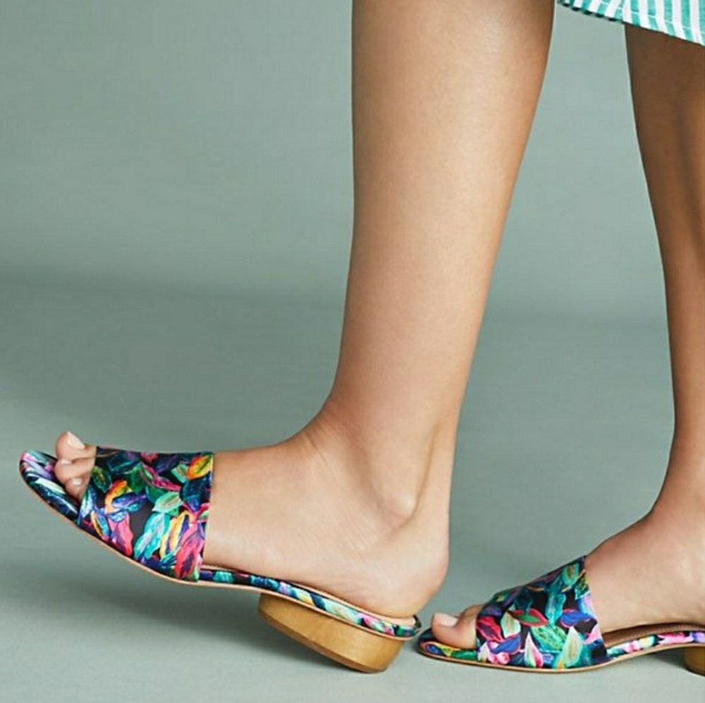 Beautiful Pour La Victoire Slide Sandals - Picture 2 of 4